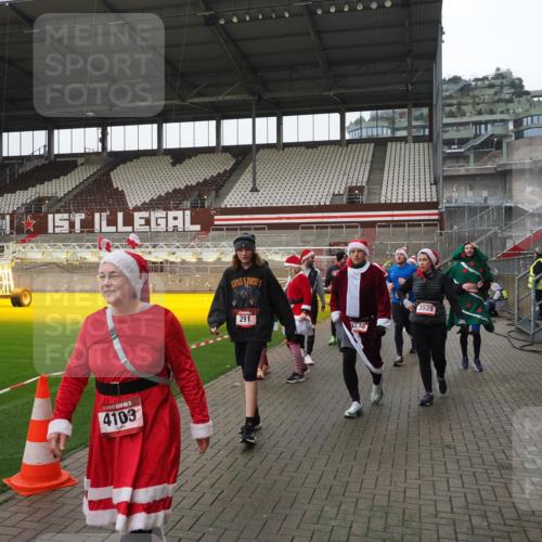 07.12.2025 - St. Pauli X-Mass-Run No. 15 Fabian Wolf http://msf.ph/oto/9421263 07.12.2025 11:45:11 Ziel 228, 291, 2246, 2624, 2844, 3485, 3489, 3492, 3529, 3530, 3552, 3553, 3575, 3578, 3920, 3921, 4103 meine-sportfotos.de