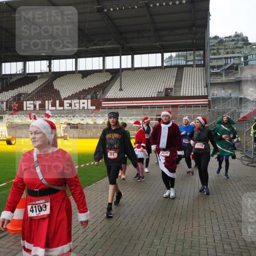 07.12.2025 - St. Pauli X-Mass-Run No. 15 Fabian Wolf http://msf.ph/oto/9421264 07.12.2025 11:45:11 Ziel 228, 291, 2246, 2624, 2844, 3485, 3489, 3492, 3529, 3530, 3552, 3553, 3575, 3578, 3920, 3921, 4103 meine-sportfotos.de