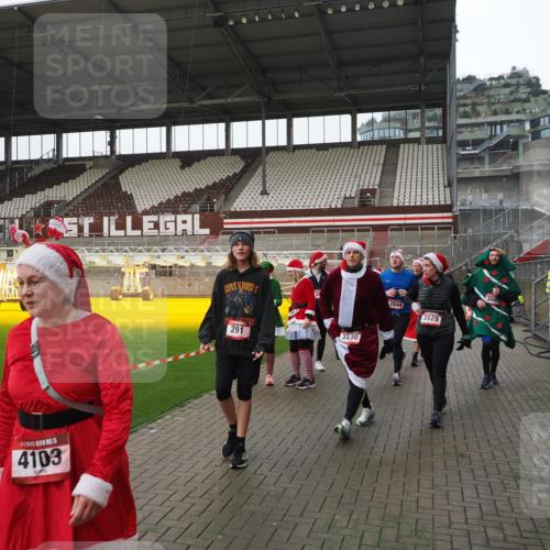 07.12.2025 - St. Pauli X-Mass-Run No. 15 Fabian Wolf http://msf.ph/oto/9421265 07.12.2025 11:45:11 Ziel 228, 291, 2246, 2624, 2844, 3485, 3489, 3492, 3529, 3530, 3552, 3553, 3575, 3578, 3920, 3921, 4103 meine-sportfotos.de