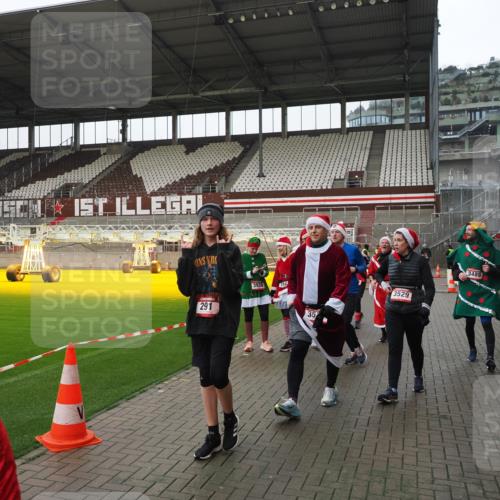 07.12.2025 - St. Pauli X-Mass-Run No. 15 Fabian Wolf http://msf.ph/oto/9421267 07.12.2025 11:45:12 Ziel 228, 291, 2246, 2624, 2844, 3485, 3489, 3492, 3529, 3530, 3552, 3553, 3575, 3578, 3920, 3921, 4103 meine-sportfotos.de