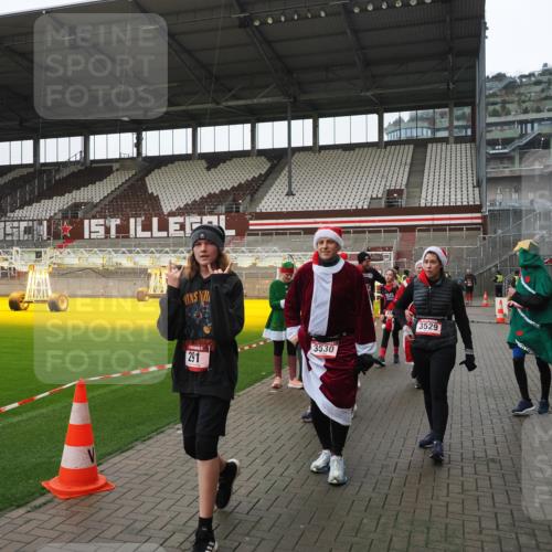 07.12.2025 - St. Pauli X-Mass-Run No. 15 Fabian Wolf http://msf.ph/oto/9421269 07.12.2025 11:45:12 Ziel 228, 291, 2246, 2624, 2844, 3485, 3489, 3492, 3529, 3530, 3552, 3553, 3575, 3578, 3920, 3921, 4103 meine-sportfotos.de