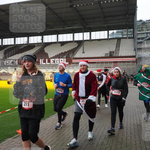 07.12.2025 - St. Pauli X-Mass-Run No. 15 Fabian Wolf http://msf.ph/oto/9421272 07.12.2025 11:45:13 Ziel 228, 291, 2246, 2624, 2844, 3485, 3489, 3492, 3529, 3530, 3552, 3575, 3578, 3920, 3921, 4103 meine-sportfotos.de