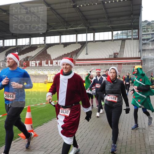 07.12.2025 - St. Pauli X-Mass-Run No. 15 Fabian Wolf http://msf.ph/oto/9421275 07.12.2025 11:45:13 Ziel 228, 291, 2246, 2624, 2844, 3485, 3489, 3492, 3529, 3530, 3552, 3575, 3578, 3920, 3921, 4103 meine-sportfotos.de