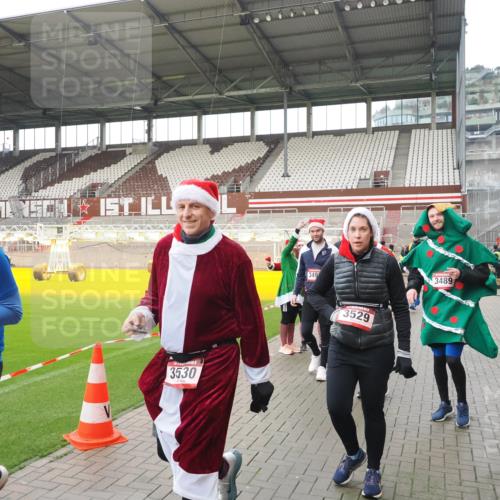 07.12.2025 - St. Pauli X-Mass-Run No. 15 Fabian Wolf http://msf.ph/oto/9421276 07.12.2025 11:45:13 Ziel 228, 291, 2246, 2624, 2844, 3485, 3489, 3492, 3529, 3530, 3552, 3575, 3578, 3920, 3921, 4103 meine-sportfotos.de