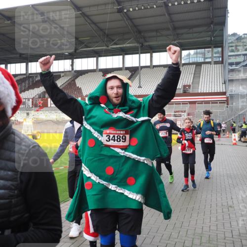 07.12.2025 - St. Pauli X-Mass-Run No. 15 Fabian Wolf http://msf.ph/oto/9421285 07.12.2025 11:45:15 Ziel 228, 291, 2372, 2624, 2844, 3485, 3489, 3492, 3529, 3530, 3575, 3578, 3920, 3921 meine-sportfotos.de