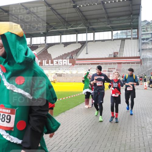07.12.2025 - St. Pauli X-Mass-Run No. 15 Fabian Wolf http://msf.ph/oto/9421288 07.12.2025 11:45:16 Ziel 291, 2372, 2624, 2844, 3485, 3489, 3492, 3529, 3530, 3575, 3578, 3920, 3921 meine-sportfotos.de