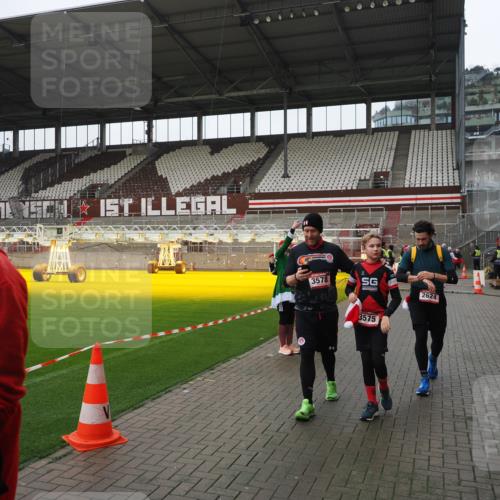 07.12.2025 - St. Pauli X-Mass-Run No. 15 Fabian Wolf http://msf.ph/oto/9421289 07.12.2025 11:45:16 Ziel 291, 2372, 2624, 2844, 3485, 3489, 3492, 3529, 3530, 3575, 3578, 3920, 3921 meine-sportfotos.de