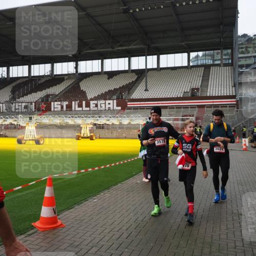 07.12.2025 - St. Pauli X-Mass-Run No. 15 Fabian Wolf http://msf.ph/oto/9421290 07.12.2025 11:45:17 Ziel 291, 2372, 2624, 2844, 3485, 3489, 3492, 3529, 3530, 3575, 3578 meine-sportfotos.de