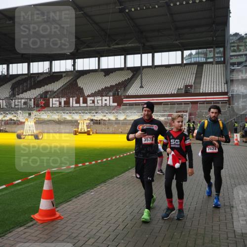 07.12.2025 - St. Pauli X-Mass-Run No. 15 Fabian Wolf http://msf.ph/oto/9421292 07.12.2025 11:45:17 Ziel 291, 2372, 2624, 2844, 3485, 3489, 3492, 3529, 3530, 3575, 3578 meine-sportfotos.de
