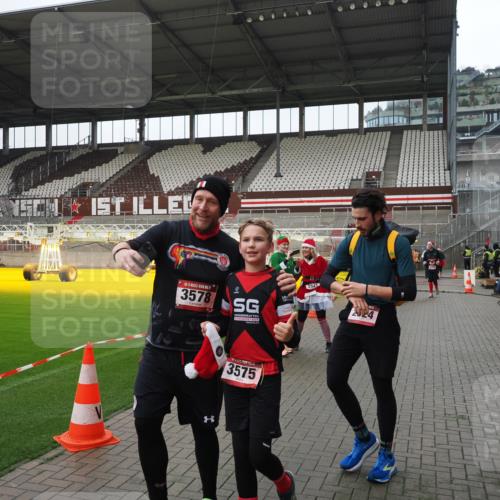 07.12.2025 - St. Pauli X-Mass-Run No. 15 Fabian Wolf http://msf.ph/oto/9421299 07.12.2025 11:45:18 Ziel 291, 2372, 2624, 2844, 3485, 3489, 3529, 3530, 3575, 3578 meine-sportfotos.de