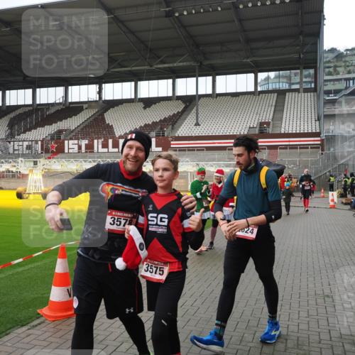 07.12.2025 - St. Pauli X-Mass-Run No. 15 Fabian Wolf http://msf.ph/oto/9421300 07.12.2025 11:45:19 Ziel 291, 2372, 2624, 2844, 3485, 3489, 3573, 3575, 3578 meine-sportfotos.de