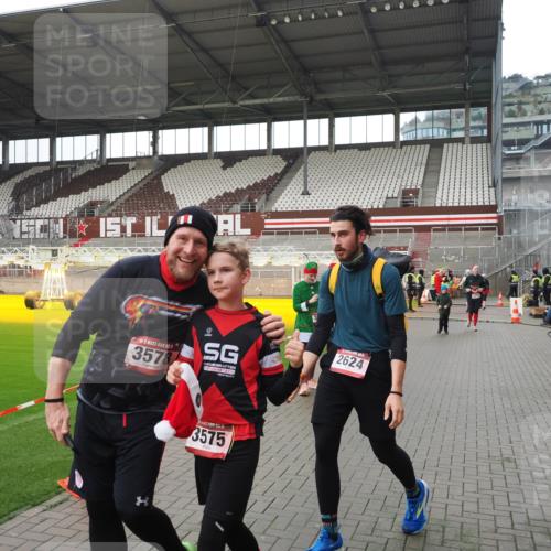 07.12.2025 - St. Pauli X-Mass-Run No. 15 Fabian Wolf http://msf.ph/oto/9421301 07.12.2025 11:45:19 Ziel 291, 2372, 2624, 2844, 3485, 3489, 3573, 3575, 3578 meine-sportfotos.de