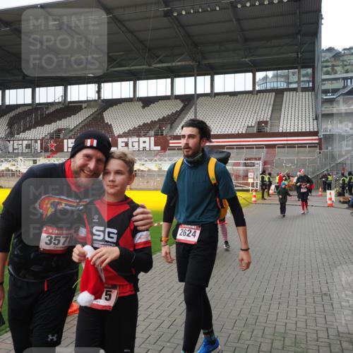 07.12.2025 - St. Pauli X-Mass-Run No. 15 Fabian Wolf http://msf.ph/oto/9421303 07.12.2025 11:45:19 Ziel 291, 2372, 2624, 2844, 3485, 3489, 3573, 3575, 3578 meine-sportfotos.de