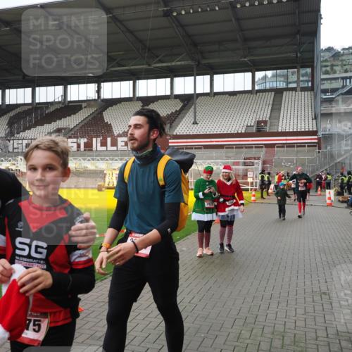 07.12.2025 - St. Pauli X-Mass-Run No. 15 Fabian Wolf http://msf.ph/oto/9421306 07.12.2025 11:45:20 Ziel 2372, 2624, 2844, 3485, 3489, 3573, 3575, 3578, 3774 meine-sportfotos.de