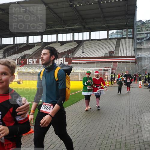 07.12.2025 - St. Pauli X-Mass-Run No. 15 Fabian Wolf http://msf.ph/oto/9421307 07.12.2025 11:45:20 Ziel 2372, 2624, 2844, 3485, 3489, 3573, 3575, 3578, 3774 meine-sportfotos.de