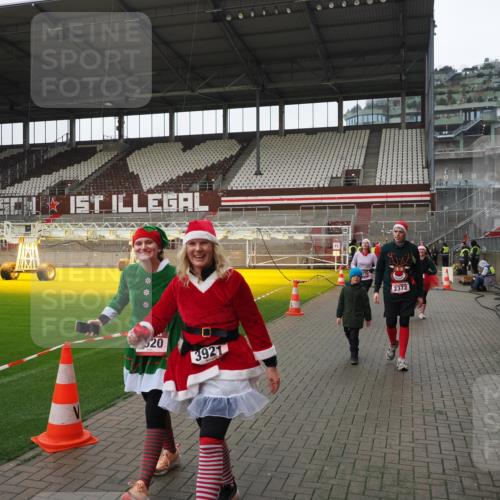 07.12.2025 - St. Pauli X-Mass-Run No. 15 Fabian Wolf http://msf.ph/oto/9421315 07.12.2025 11:45:24 Ziel 2372, 2624, 2844, 3485, 3489, 3573, 3774 meine-sportfotos.de