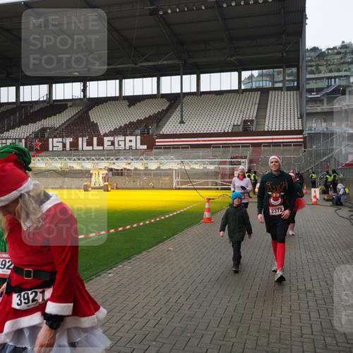 07.12.2025 - St. Pauli X-Mass-Run No. 15 Fabian Wolf http://msf.ph/oto/9421319 07.12.2025 11:45:25 Ziel 569, 572, 2372, 2624, 2844, 3573, 3774, 4112 meine-sportfotos.de