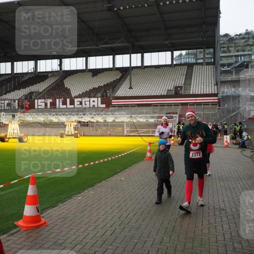 07.12.2025 - St. Pauli X-Mass-Run No. 15 Fabian Wolf http://msf.ph/oto/9421321 07.12.2025 11:45:25 Ziel 569, 572, 2372, 2624, 2844, 3573, 3774, 4112 meine-sportfotos.de