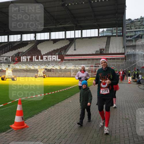 07.12.2025 - St. Pauli X-Mass-Run No. 15 Fabian Wolf http://msf.ph/oto/9421324 07.12.2025 11:45:26 Ziel 569, 572, 2372, 2624, 3573, 3774, 3963, 4058, 4112 meine-sportfotos.de