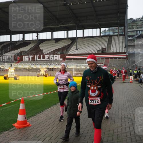 07.12.2025 - St. Pauli X-Mass-Run No. 15 Fabian Wolf http://msf.ph/oto/9421328 07.12.2025 11:45:27 Ziel 569, 572, 2372, 2624, 3573, 3774, 3963, 4058, 4060, 4112 meine-sportfotos.de