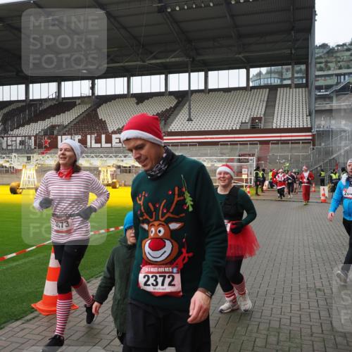 07.12.2025 - St. Pauli X-Mass-Run No. 15 Fabian Wolf http://msf.ph/oto/9421331 07.12.2025 11:45:27 Ziel 569, 572, 2372, 2624, 3573, 3774, 3963, 4058, 4060, 4112 meine-sportfotos.de