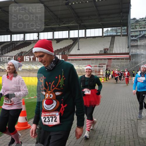 07.12.2025 - St. Pauli X-Mass-Run No. 15 Fabian Wolf http://msf.ph/oto/9421332 07.12.2025 11:45:28 Ziel 569, 572, 1324, 2372, 2382, 2385, 2624, 3573, 3774, 3963, 4058, 4060, 4112 meine-sportfotos.de