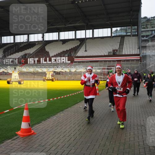07.12.2025 - St. Pauli X-Mass-Run No. 15 Fabian Wolf http://msf.ph/oto/9421352 07.12.2025 11:45:34 Ziel 569, 572, 1324, 2372, 2382, 2385, 3378, 3379, 3573, 3774, 3963, 4058, 4060, 4112 meine-sportfotos.de
