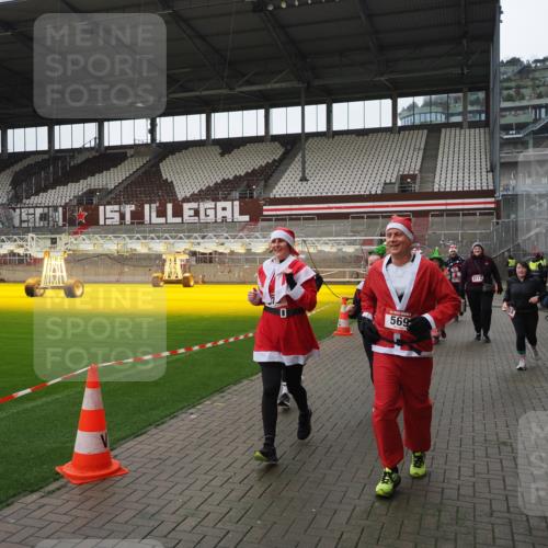 07.12.2025 - St. Pauli X-Mass-Run No. 15 Fabian Wolf http://msf.ph/oto/9421354 07.12.2025 11:45:35 Ziel 569, 572, 1324, 2372, 2382, 2385, 3378, 3379, 3573, 3774, 3963, 4058, 4060, 4112 meine-sportfotos.de