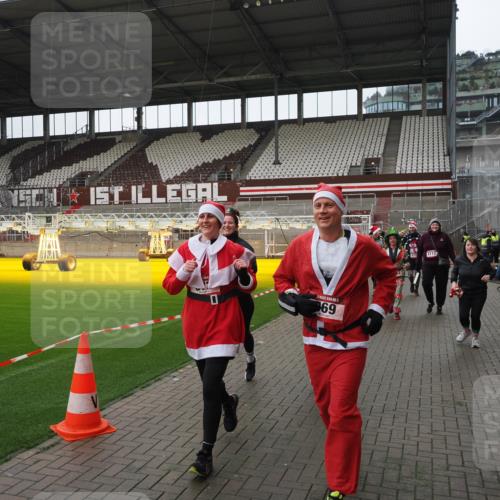 07.12.2025 - St. Pauli X-Mass-Run No. 15 Fabian Wolf http://msf.ph/oto/9421356 07.12.2025 11:45:35 Ziel 569, 572, 1324, 2372, 2382, 2385, 3378, 3379, 3573, 3774, 3963, 4058, 4060, 4112 meine-sportfotos.de