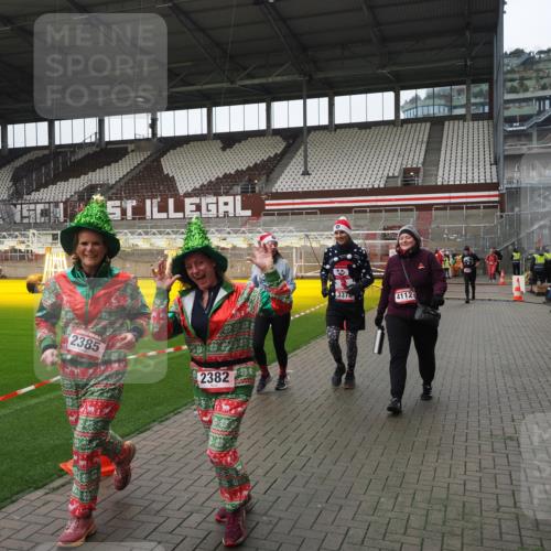 07.12.2025 - St. Pauli X-Mass-Run No. 15 Fabian Wolf http://msf.ph/oto/9421368 07.12.2025 11:45:38 Ziel 569, 572, 1324, 2382, 2385, 3028, 3378, 3379, 3573, 3774, 3963, 4058, 4060, 4112 meine-sportfotos.de