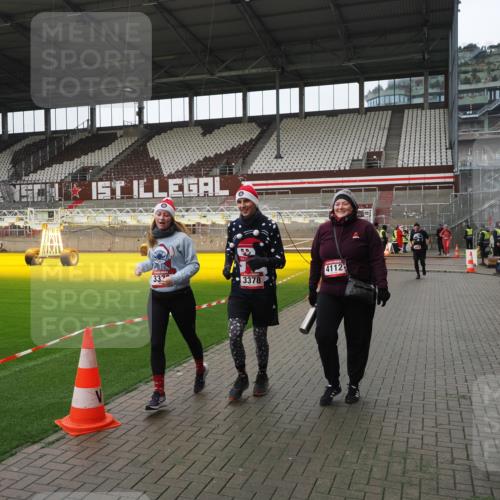 07.12.2025 - St. Pauli X-Mass-Run No. 15 Fabian Wolf http://msf.ph/oto/9421372 07.12.2025 11:45:39 Ziel 569, 572, 1324, 2382, 2385, 3028, 3378, 3379, 3573, 3774, 3963, 4058, 4060, 4112 meine-sportfotos.de