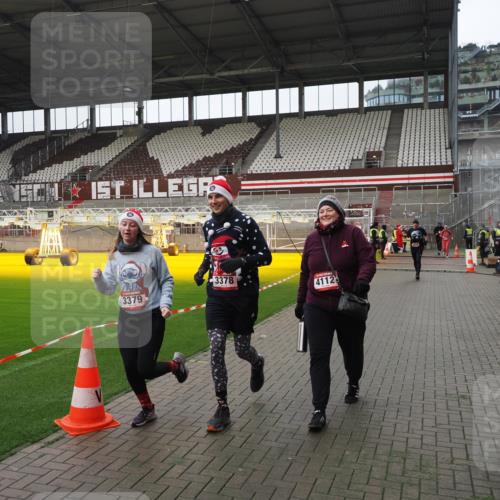 07.12.2025 - St. Pauli X-Mass-Run No. 15 Fabian Wolf http://msf.ph/oto/9421373 07.12.2025 11:45:39 Ziel 569, 572, 1324, 2382, 2385, 3028, 3378, 3379, 3573, 3774, 3963, 4058, 4060, 4112 meine-sportfotos.de