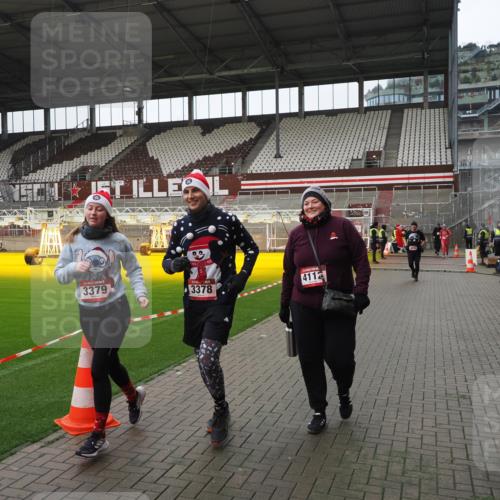 07.12.2025 - St. Pauli X-Mass-Run No. 15 Fabian Wolf http://msf.ph/oto/9421374 07.12.2025 11:45:39 Ziel 569, 572, 1324, 2382, 2385, 3028, 3378, 3379, 3573, 3774, 3963, 4058, 4060, 4112 meine-sportfotos.de