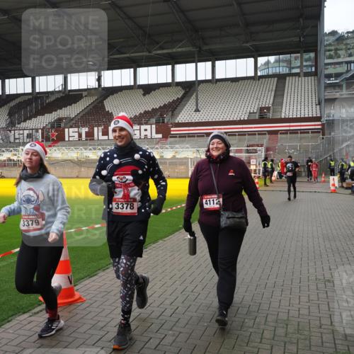 07.12.2025 - St. Pauli X-Mass-Run No. 15 Fabian Wolf http://msf.ph/oto/9421375 07.12.2025 11:45:39 Ziel 569, 572, 1324, 2382, 2385, 3028, 3378, 3379, 3573, 3774, 3963, 4058, 4060, 4112 meine-sportfotos.de