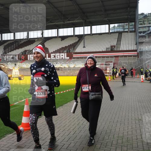 07.12.2025 - St. Pauli X-Mass-Run No. 15 Fabian Wolf http://msf.ph/oto/9421376 07.12.2025 11:45:40 Ziel 569, 572, 1324, 2382, 2385, 3028, 3378, 3379, 3774, 3963, 4058, 4060, 4112 meine-sportfotos.de