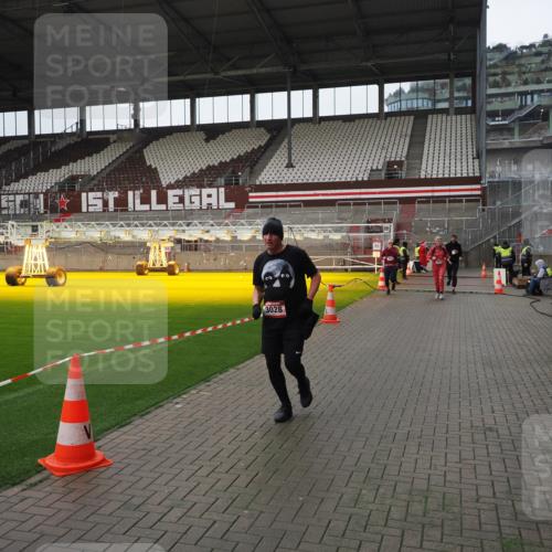 07.12.2025 - St. Pauli X-Mass-Run No. 15 Fabian Wolf http://msf.ph/oto/9421393 07.12.2025 11:45:44 Ziel 355, 526, 569, 572, 1324, 1541, 2382, 2385, 3028, 3378, 3379, 3963, 4058, 4060, 4112 meine-sportfotos.de