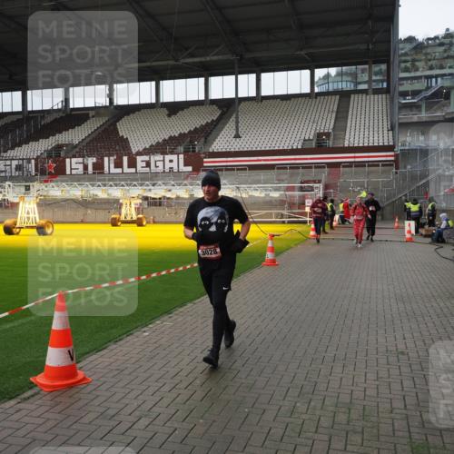 07.12.2025 - St. Pauli X-Mass-Run No. 15 Fabian Wolf http://msf.ph/oto/9421394 07.12.2025 11:45:44 Ziel 355, 526, 569, 572, 1324, 1541, 2382, 2385, 3028, 3378, 3379, 3963, 4058, 4060, 4112 meine-sportfotos.de