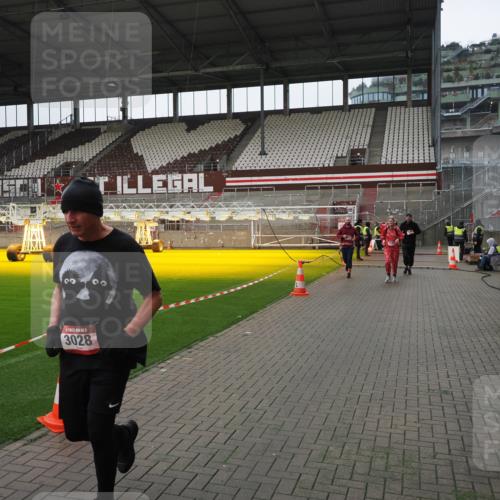 07.12.2025 - St. Pauli X-Mass-Run No. 15 Fabian Wolf http://msf.ph/oto/9421395 07.12.2025 11:45:45 Ziel 355, 526, 569, 572, 1324, 1541, 2382, 2385, 3028, 3378, 3379, 3963, 4058, 4060, 4112 meine-sportfotos.de