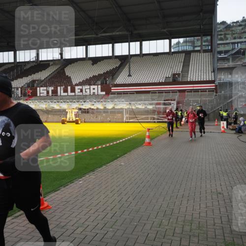07.12.2025 - St. Pauli X-Mass-Run No. 15 Fabian Wolf http://msf.ph/oto/9421396 07.12.2025 11:45:45 Ziel 355, 526, 569, 572, 1324, 1541, 2382, 2385, 3028, 3378, 3379, 3963, 4058, 4060, 4112 meine-sportfotos.de
