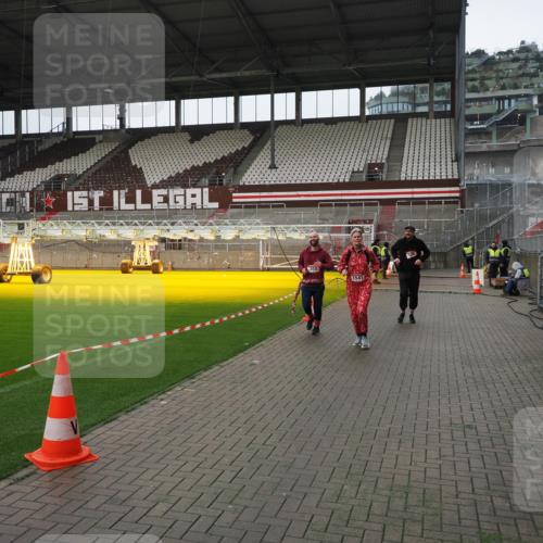 07.12.2025 - St. Pauli X-Mass-Run No. 15 Fabian Wolf http://msf.ph/oto/9421400 07.12.2025 11:45:47 Ziel 355, 526, 1324, 1541, 2382, 2385, 3028, 3378, 3379, 4060 meine-sportfotos.de