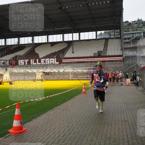 07.12.2025 - St. Pauli X-Mass-Run No. 15 Fabian Wolf http://msf.ph/oto/9421414 07.12.2025 11:45:59 Ziel 143, 147, 188, 355, 526, 733, 1541, 2097, 2137 meine-sportfotos.de