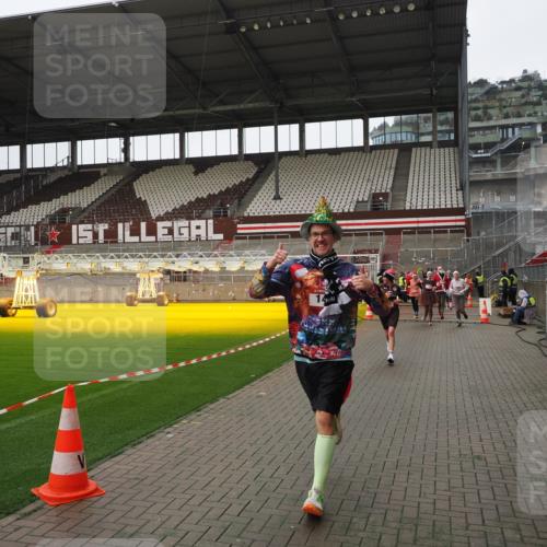 07.12.2025 - St. Pauli X-Mass-Run No. 15 Fabian Wolf http://msf.ph/oto/9421417 07.12.2025 11:46:00 Ziel 143, 147, 188, 355, 356, 526, 733, 1541, 2097, 2137 meine-sportfotos.de