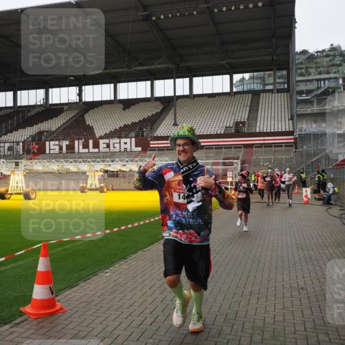 07.12.2025 - St. Pauli X-Mass-Run No. 15 Fabian Wolf http://msf.ph/oto/9421418 07.12.2025 11:46:00 Ziel 143, 147, 188, 355, 356, 526, 733, 1541, 2097, 2137 meine-sportfotos.de