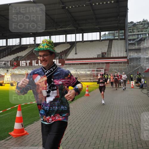07.12.2025 - St. Pauli X-Mass-Run No. 15 Fabian Wolf http://msf.ph/oto/9421420 07.12.2025 11:46:00 Ziel 143, 147, 188, 355, 356, 526, 733, 1541, 2097, 2137 meine-sportfotos.de
