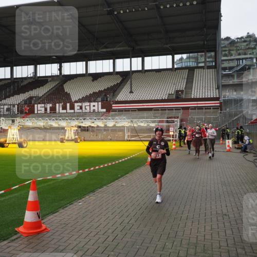 07.12.2025 - St. Pauli X-Mass-Run No. 15 Fabian Wolf http://msf.ph/oto/9421421 07.12.2025 11:46:01 Ziel 143, 147, 188, 355, 356, 526, 733, 1541, 2097, 2137 meine-sportfotos.de