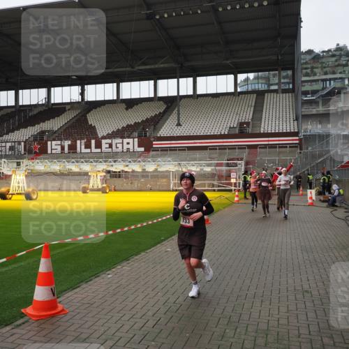 07.12.2025 - St. Pauli X-Mass-Run No. 15 Fabian Wolf http://msf.ph/oto/9421423 07.12.2025 11:46:01 Ziel 143, 147, 188, 355, 356, 526, 733, 1541, 2097, 2137 meine-sportfotos.de