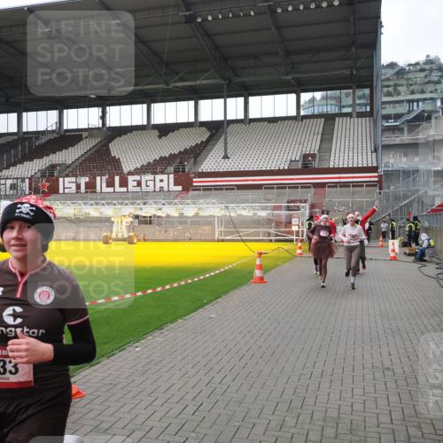 07.12.2025 - St. Pauli X-Mass-Run No. 15 Fabian Wolf http://msf.ph/oto/9421426 07.12.2025 11:46:02 Ziel 143, 147, 188, 356, 526, 733, 2097, 2137 meine-sportfotos.de