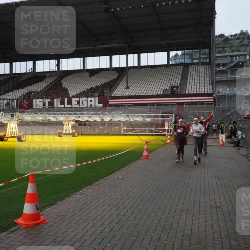 07.12.2025 - St. Pauli X-Mass-Run No. 15 Fabian Wolf http://msf.ph/oto/9421427 07.12.2025 11:46:02 Ziel 143, 147, 188, 356, 526, 733, 2097, 2137 meine-sportfotos.de