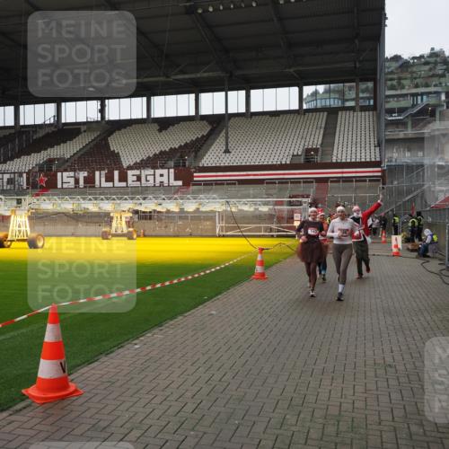 07.12.2025 - St. Pauli X-Mass-Run No. 15 Fabian Wolf http://msf.ph/oto/9421428 07.12.2025 11:46:03 Ziel 143, 147, 188, 356, 733, 2097, 2137 meine-sportfotos.de