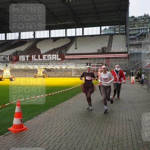 07.12.2025 - St. Pauli X-Mass-Run No. 15 Fabian Wolf http://msf.ph/oto/9421429 07.12.2025 11:46:04 Ziel 143, 147, 188, 356, 733, 2097, 2137, 3620 meine-sportfotos.de
